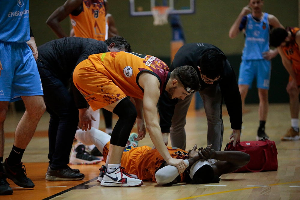 Un perdido Aquimisa Carbajosa deja su salvación pendiente de un milagro (75-90)