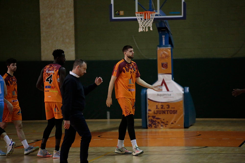 Un perdido Aquimisa Carbajosa deja su salvación pendiente de un milagro (75-90)