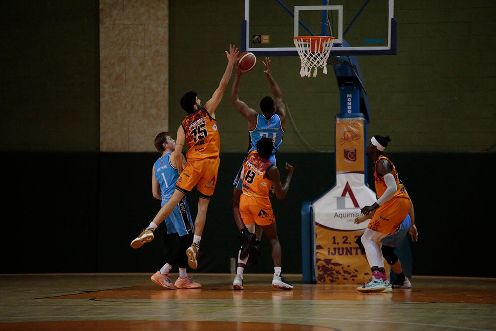 Un perdido Aquimisa Carbajosa deja su salvación pendiente de un milagro (75-90)