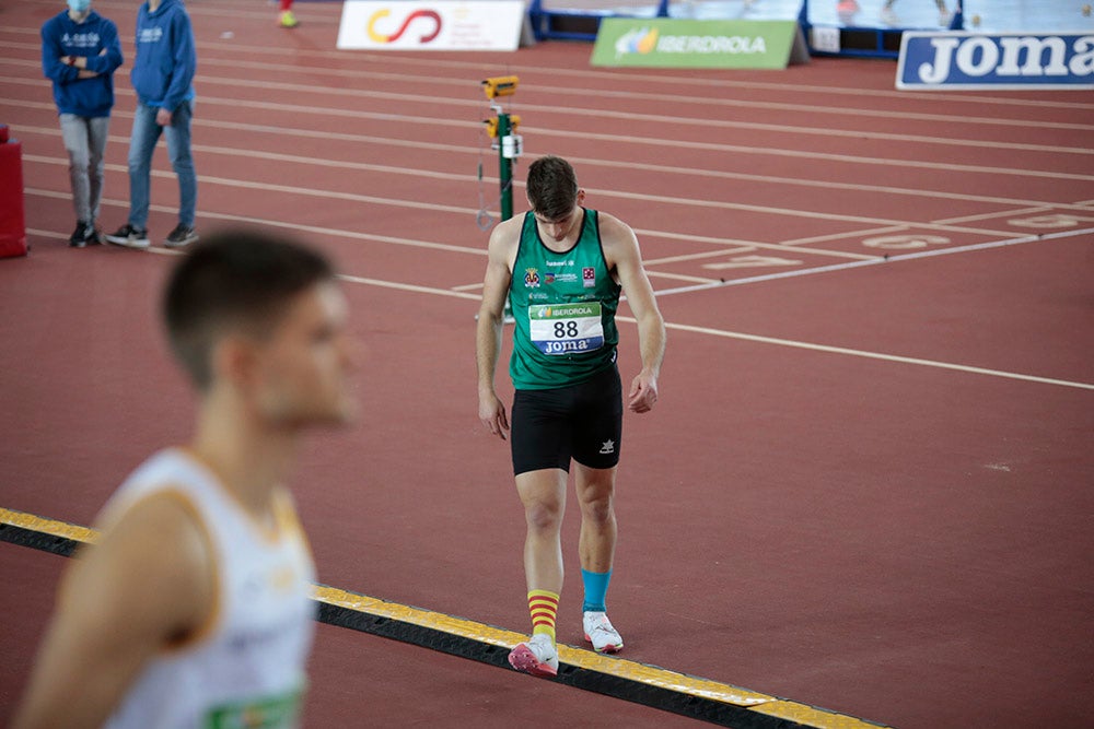Cierre de la jornada de mañana del primer día del Campeonato de España Sub 23 en Pista Cubierta con Alejandro González Rengel en el 400