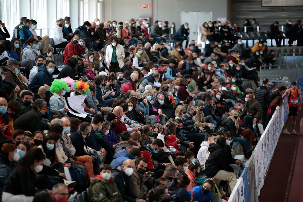Cierre de la jornada de mañana del primer día del Campeonato de España Sub 23 en Pista Cubierta con Alejandro González Rengel en el 400
