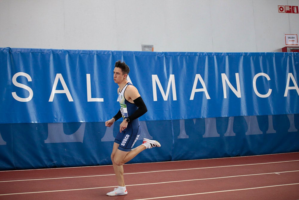 Cierre de la jornada de mañana del primer día del Campeonato de España Sub 23 en Pista Cubierta con Alejandro González Rengel en el 400