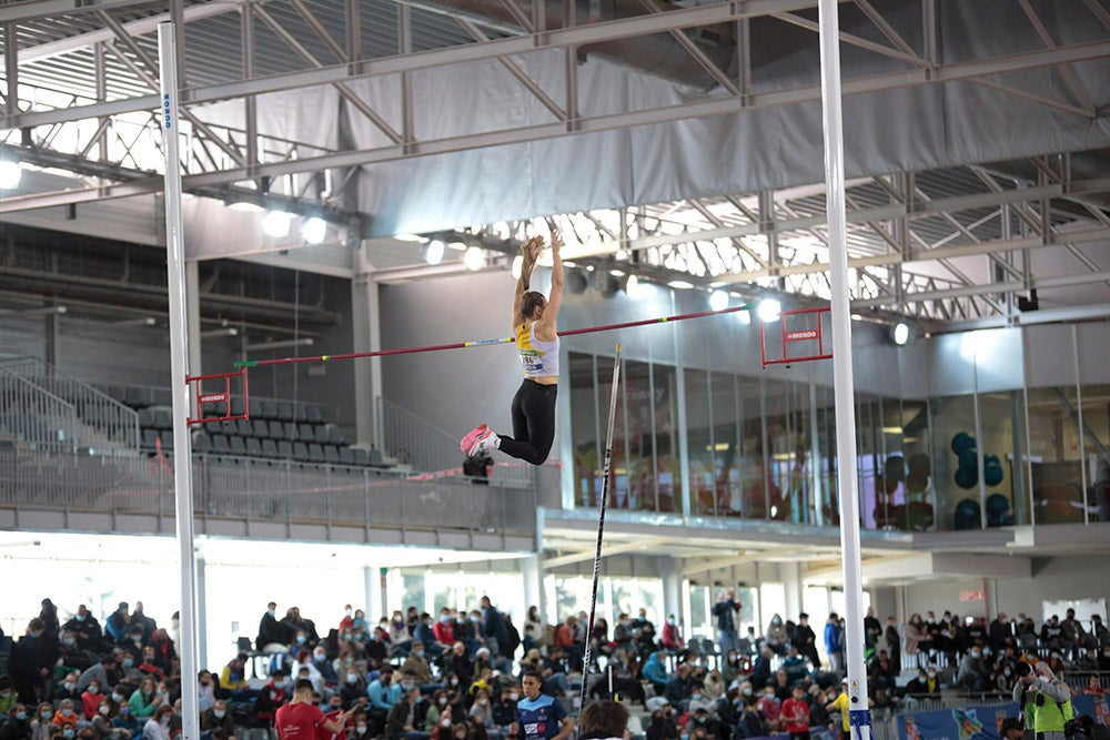 Cierre de la jornada de mañana del primer día del Campeonato de España Sub 23 en Pista Cubierta con Alejandro González Rengel en el 400