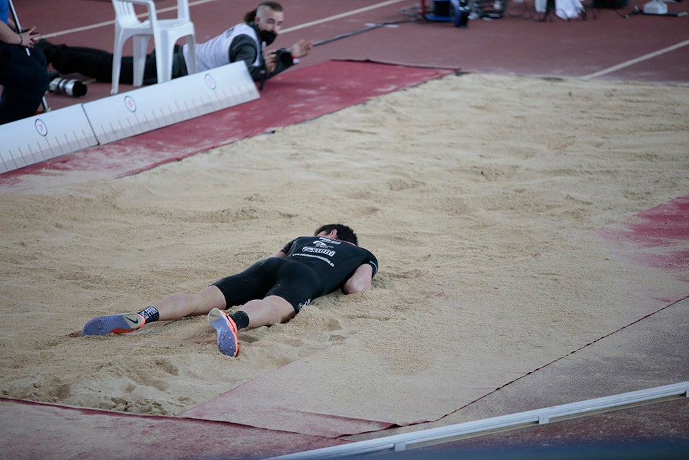 Cierre de la jornada de mañana del primer día del Campeonato de España Sub 23 en Pista Cubierta con Alejandro González Rengel en el 400