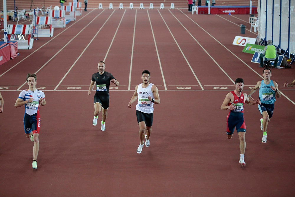 Jornada de tarde del primer día del Campeonato de España Sub 23 en Pista Cubierta con Denis Matsmouna en los 60 m y Sara Izquierdo en el 1500 