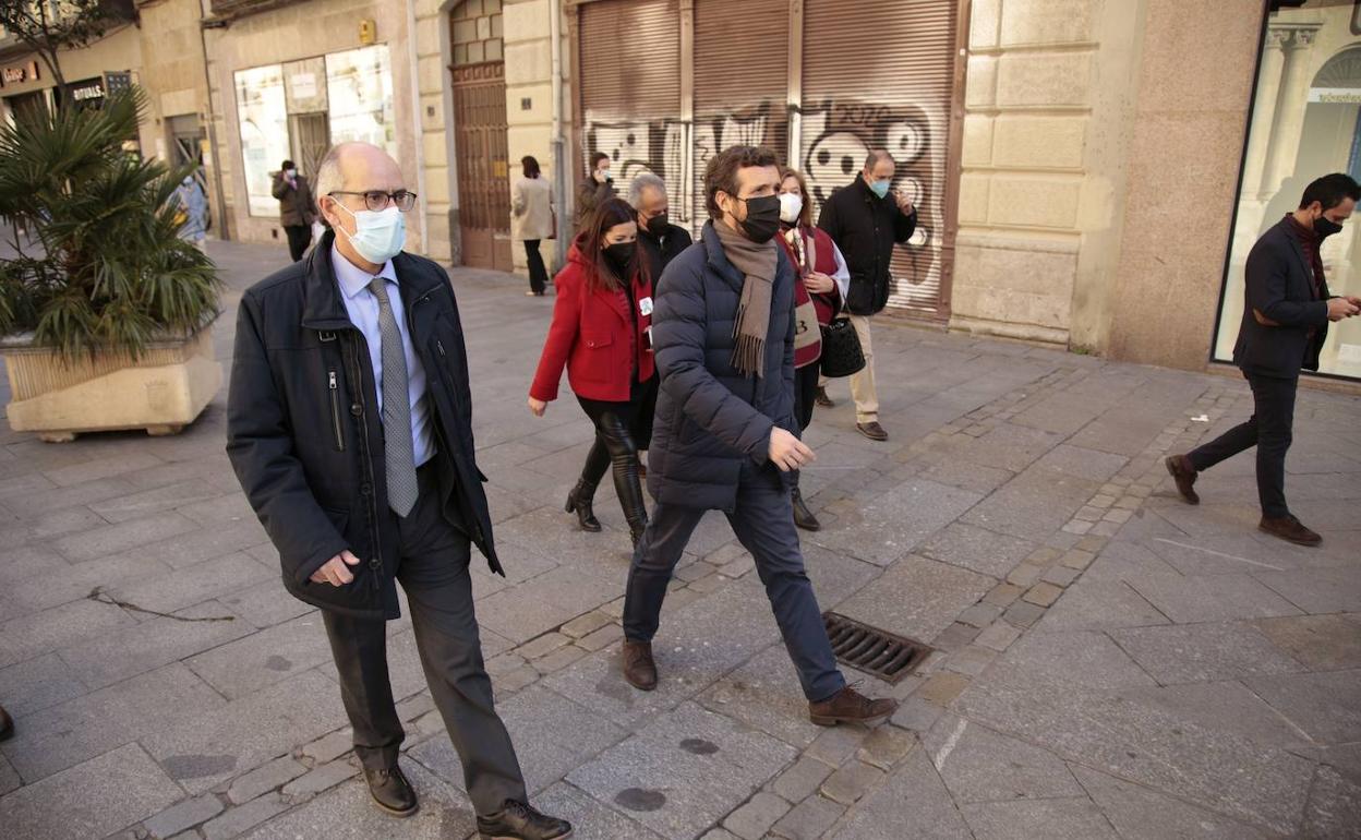 Javier Iglesias, junto a Casado en Salamanca.