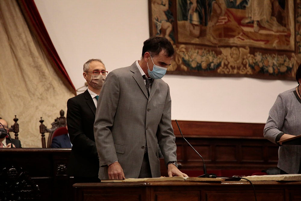 La USAL celebra la toma de posesión de 11 cargos académicos y 17 nuevos miembros del personal docente