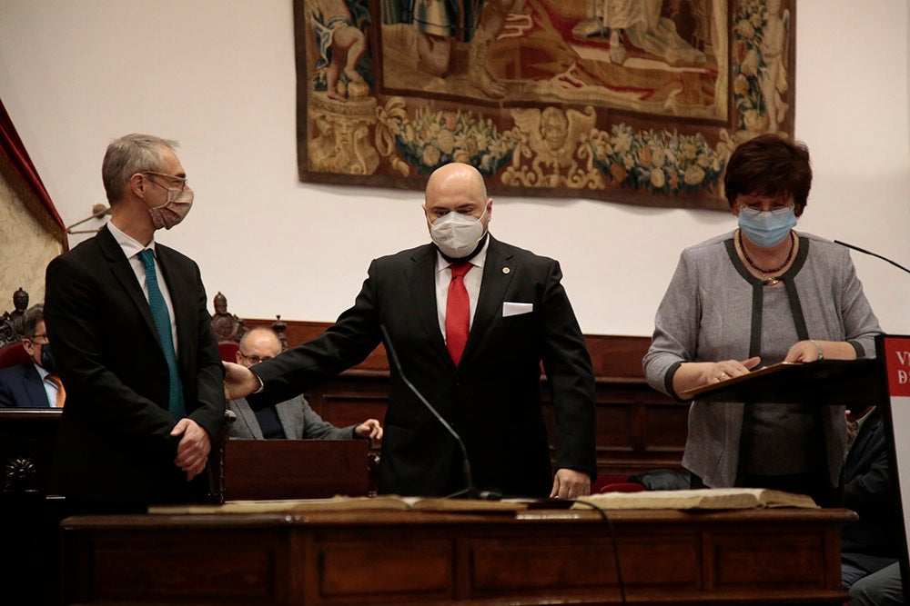 La USAL celebra la toma de posesión de 11 cargos académicos y 17 nuevos miembros del personal docente