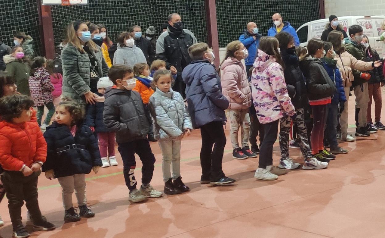 Niños y jóvenes en Carrascal de Barregas. 