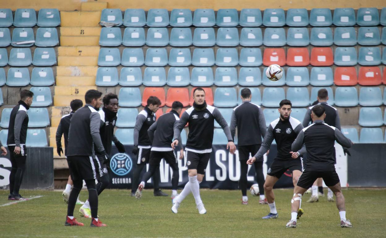 Reciente entrenamiento del Salamanca UDS en el estadio Helmántico. 
