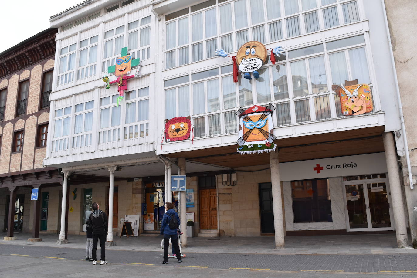 Fotos: Las galletas de Aguilar preludian el Carnaval en las calles