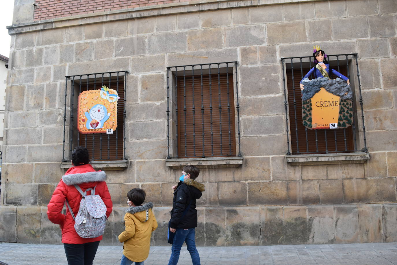 Fotos: Las galletas de Aguilar preludian el Carnaval en las calles