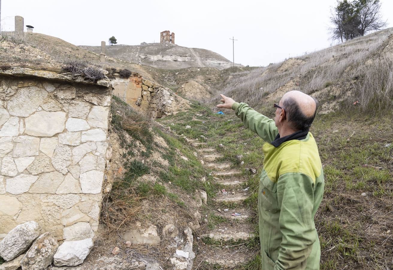 Fotos: Hallados restos humanos en el interior de una antigua casa cueva de Tariego de Cerrato