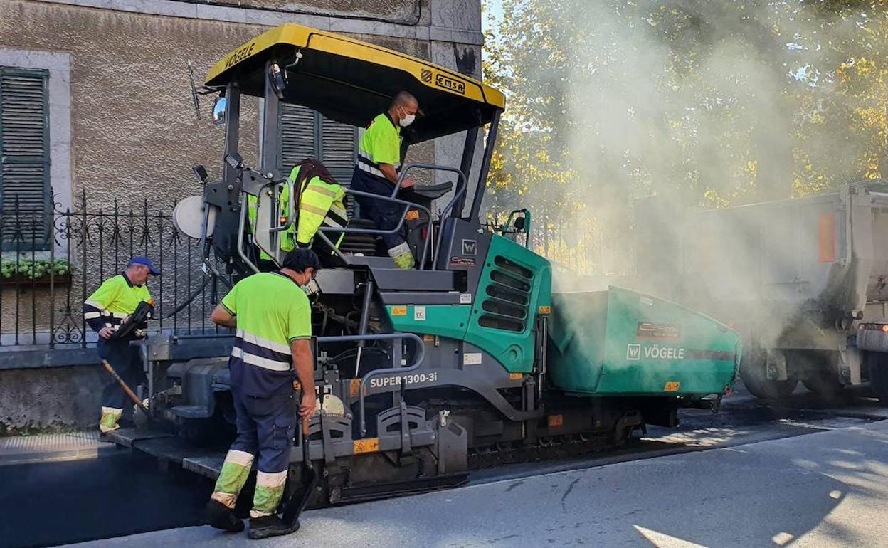Labores de asfaltado, en una imagen de archivo.