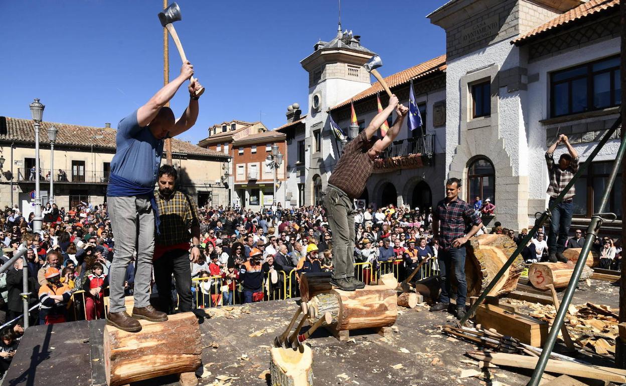 Corta de troncos en una edición anterior de la fiesta..
