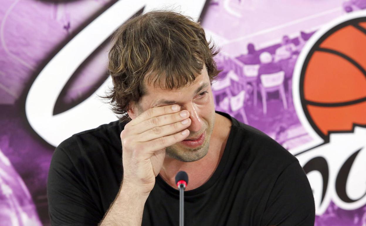 Urko Otegui, emocionado durante su despedida en junio de 2019. 