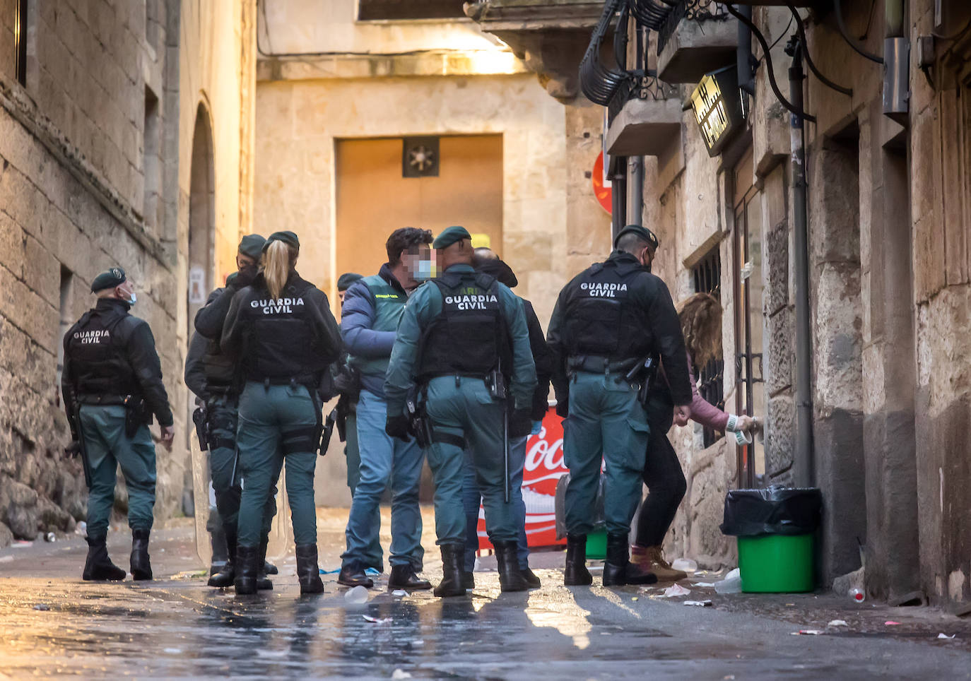 Fotos: Fallece un varón por herida de arma blanca en la primera noche del Carnaval de Ciudad Rodrigo