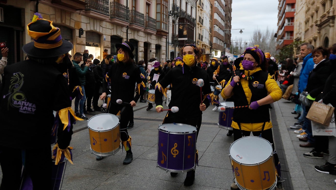 El desfile de Carnaval inunda Palencia de alegría e ilusión