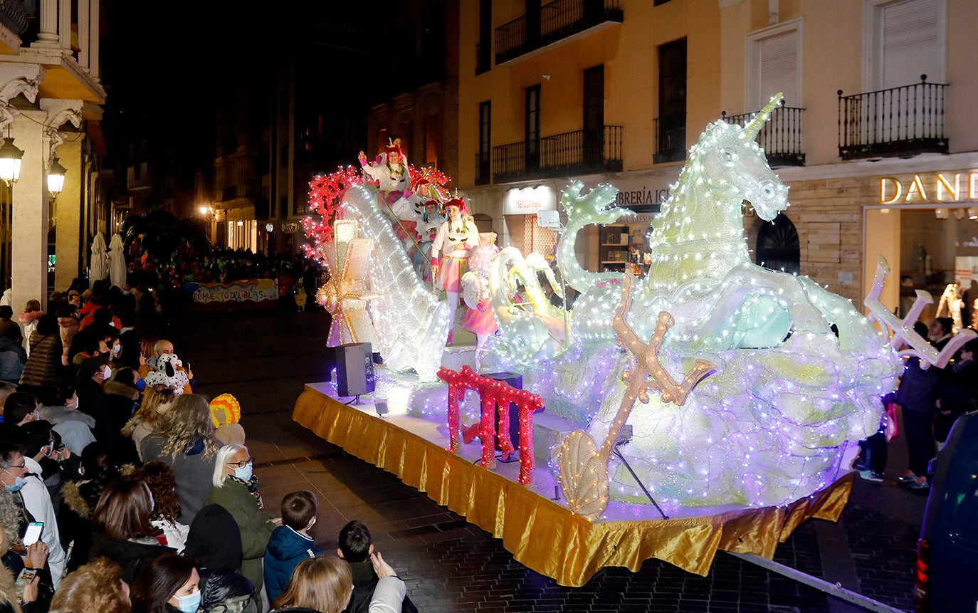 El desfile de Carnaval inunda Palencia de alegría e ilusión