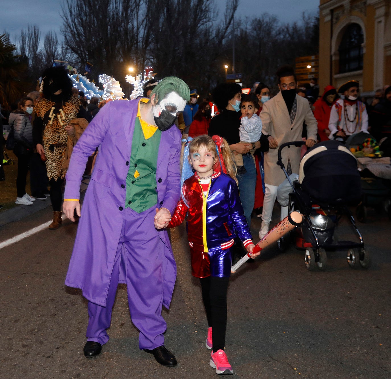 El desfile de Carnaval inunda Palencia de alegría e ilusión