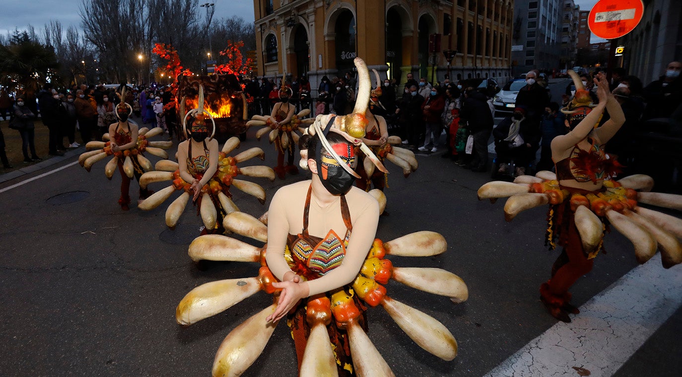 El desfile de Carnaval inunda Palencia de alegría e ilusión