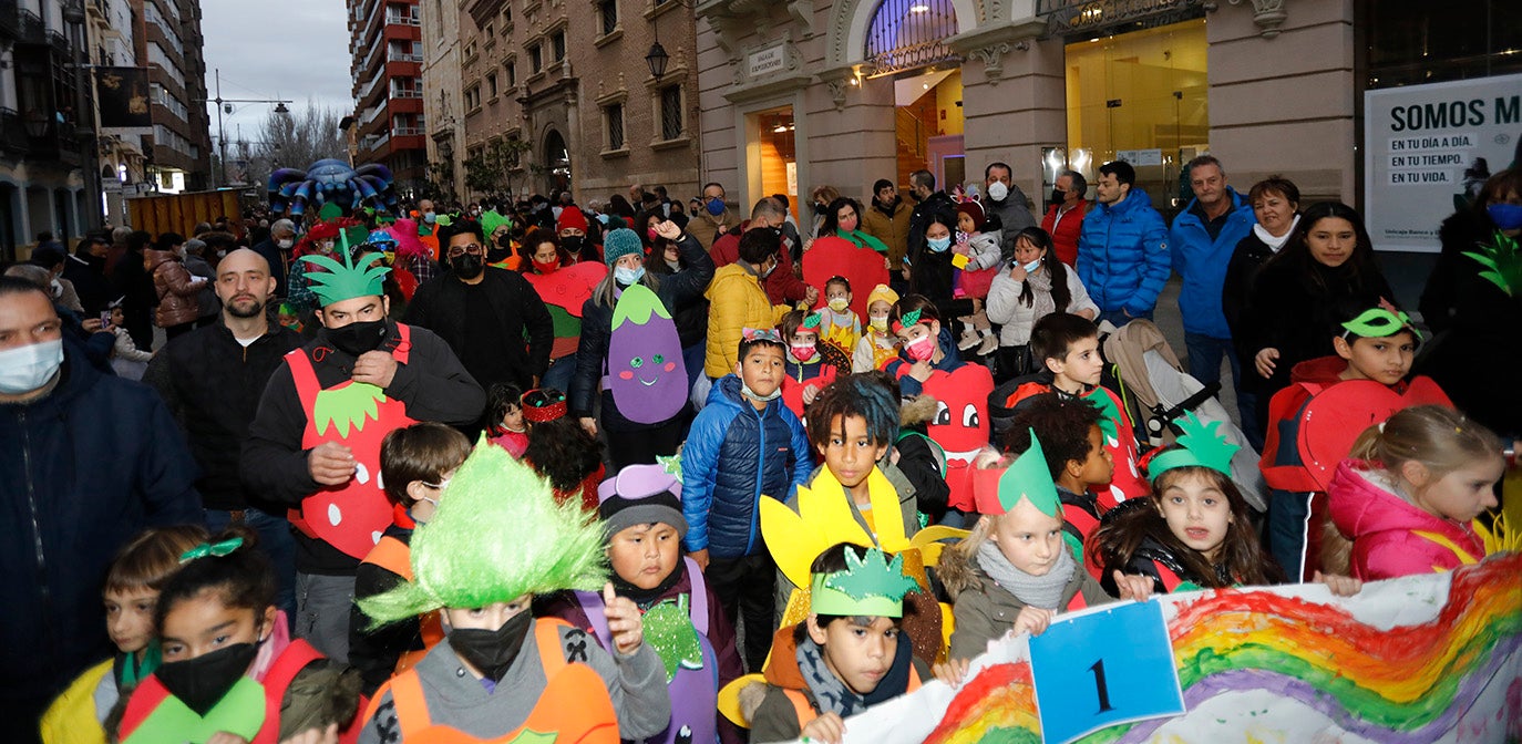 El desfile de Carnaval inunda Palencia de alegría e ilusión