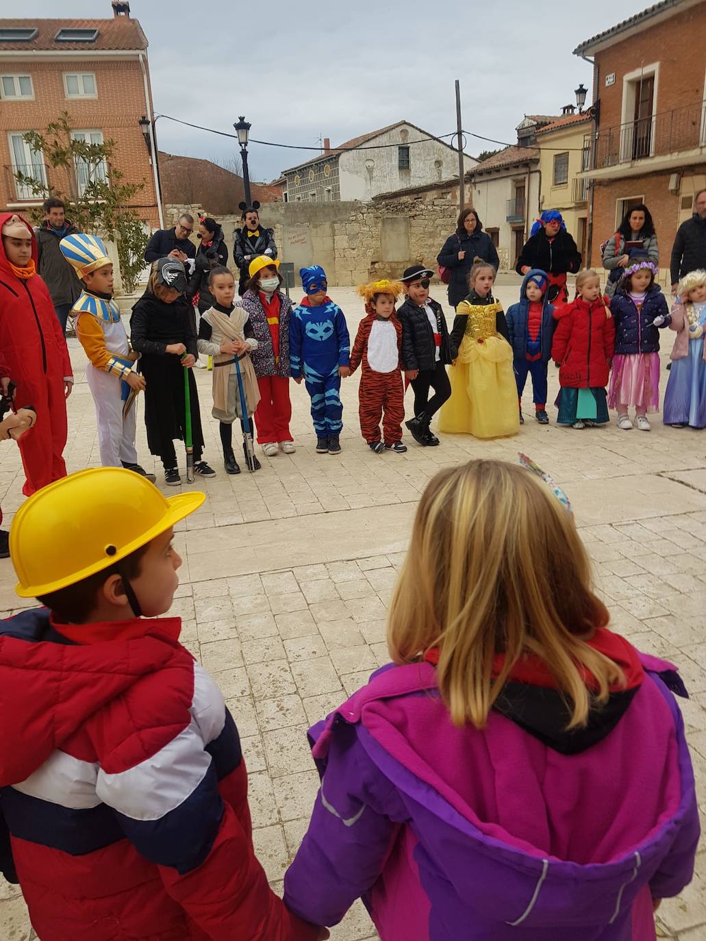 Niños disfrutando del Carnaval en Ciguñuela.