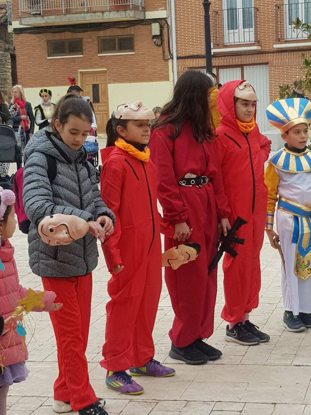 Niños disfrutando del Carnaval en Ciguñuela.