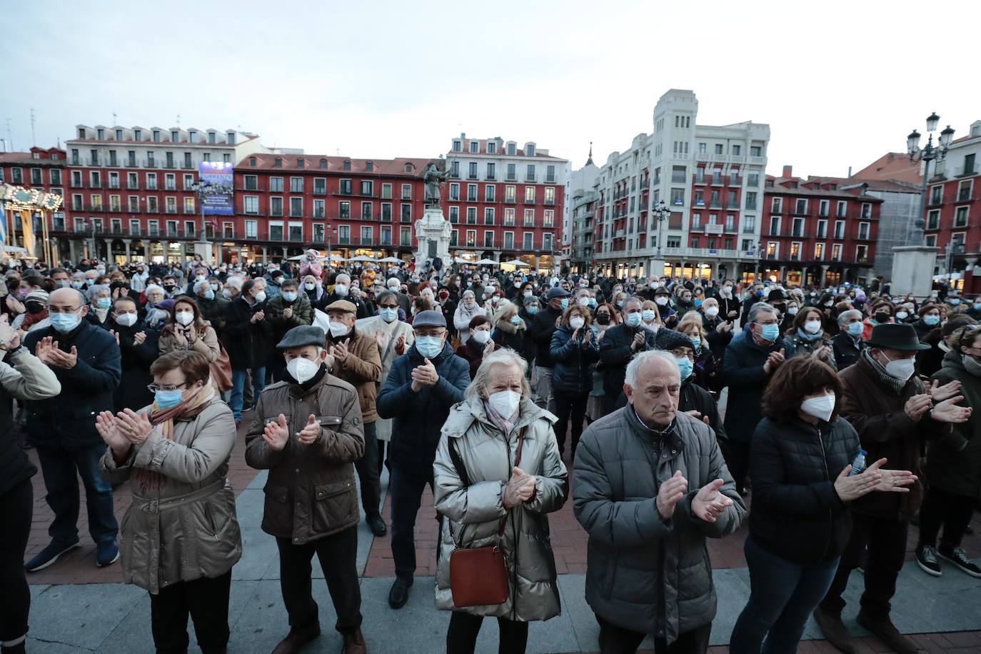 Fotos: Concentración contra la guerra en Ucrania, plaza Mayor Valladolid