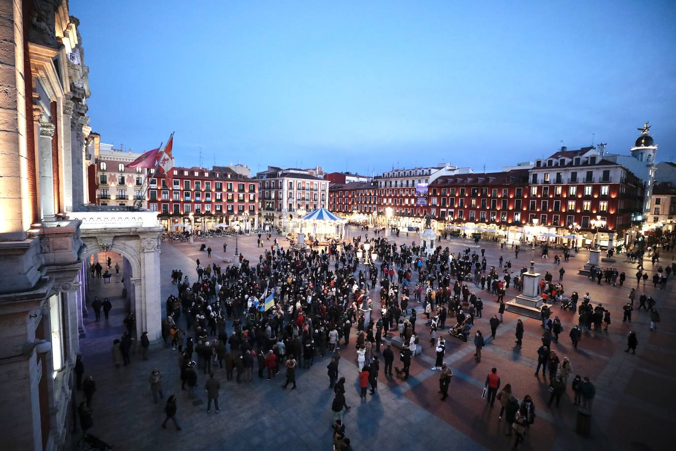 Fotos: Concentración contra la guerra en Ucrania, plaza Mayor Valladolid