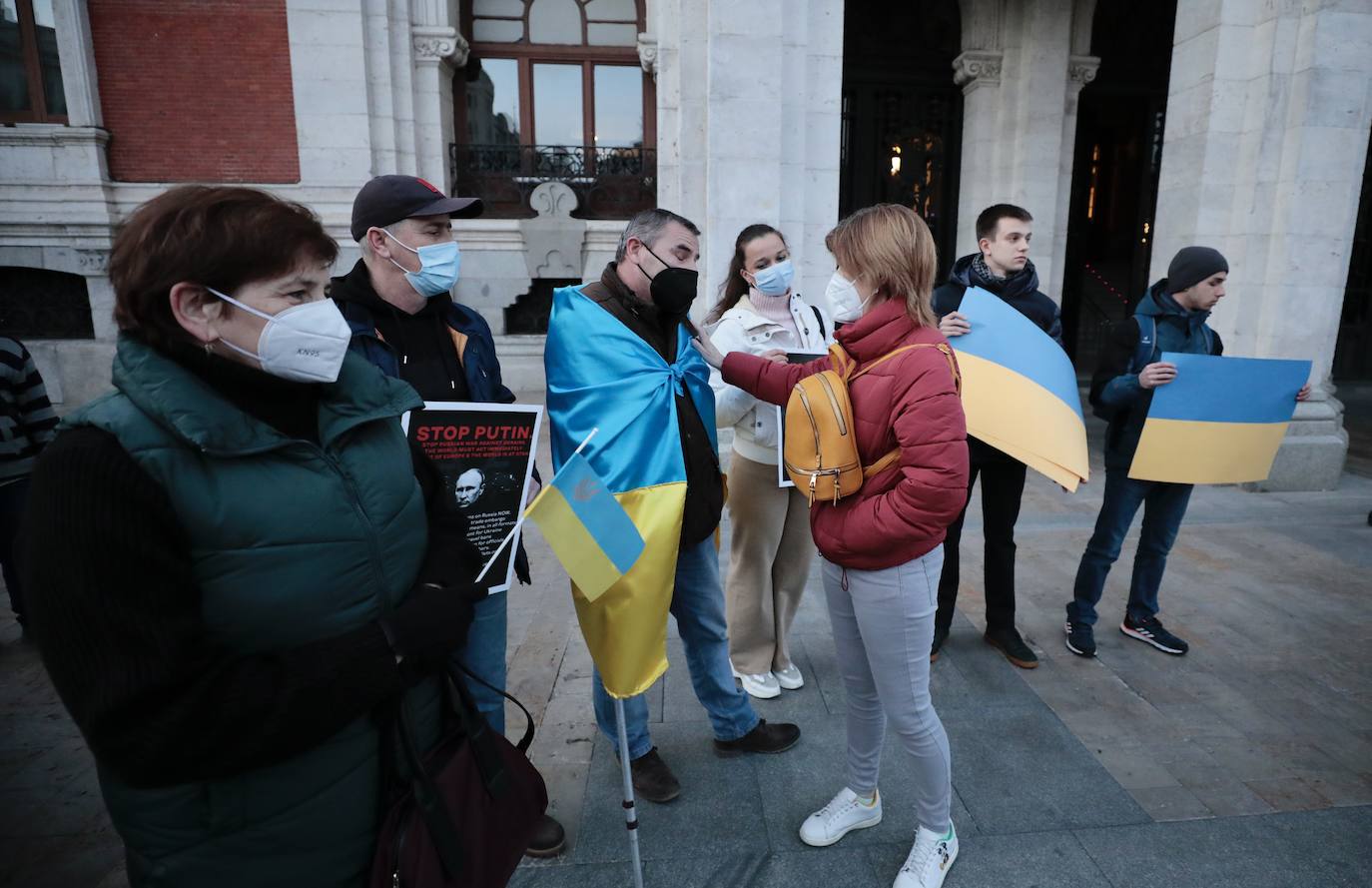 Fotos: Concentración contra la guerra en Ucrania, plaza Mayor Valladolid