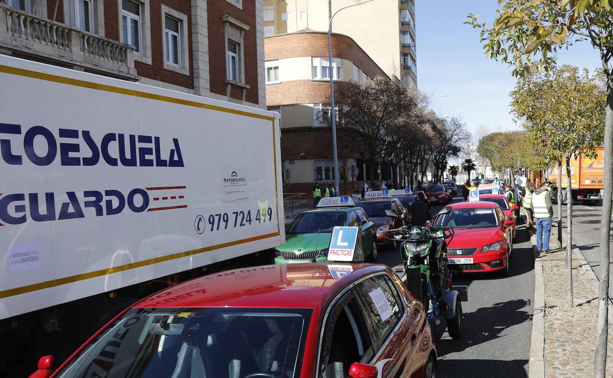 Manifestación de las autoescuelas por la ciudad el 15 de febrero. 