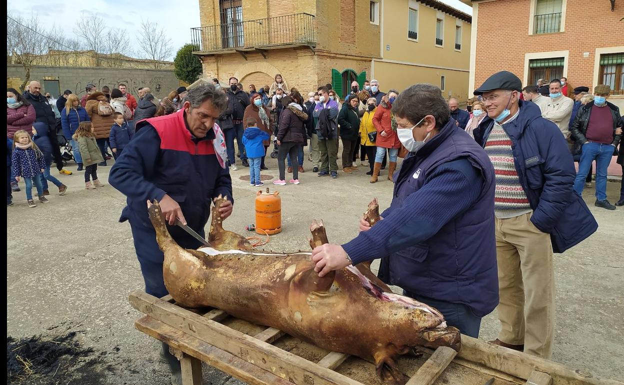 Jornada de la matanza del cerdo en Palazuelo de Vedija. 