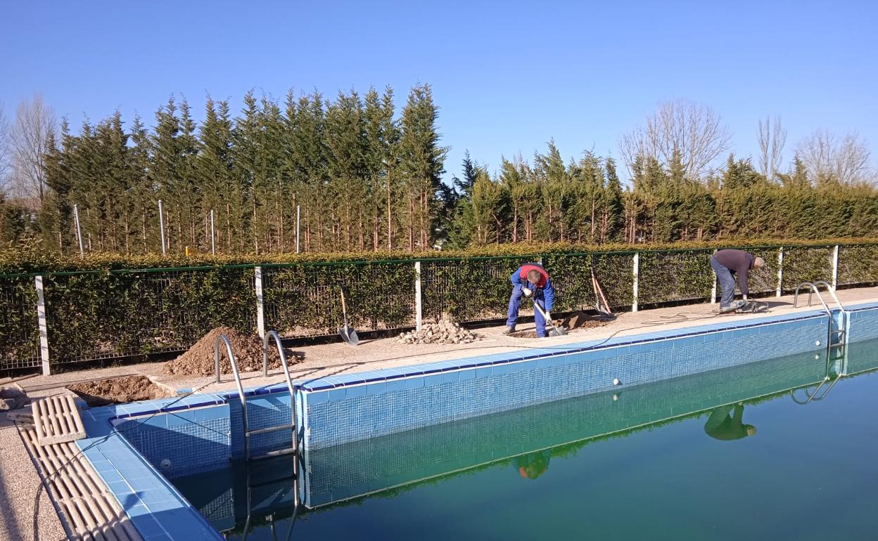 Reparación en las piscinas de Alba. 