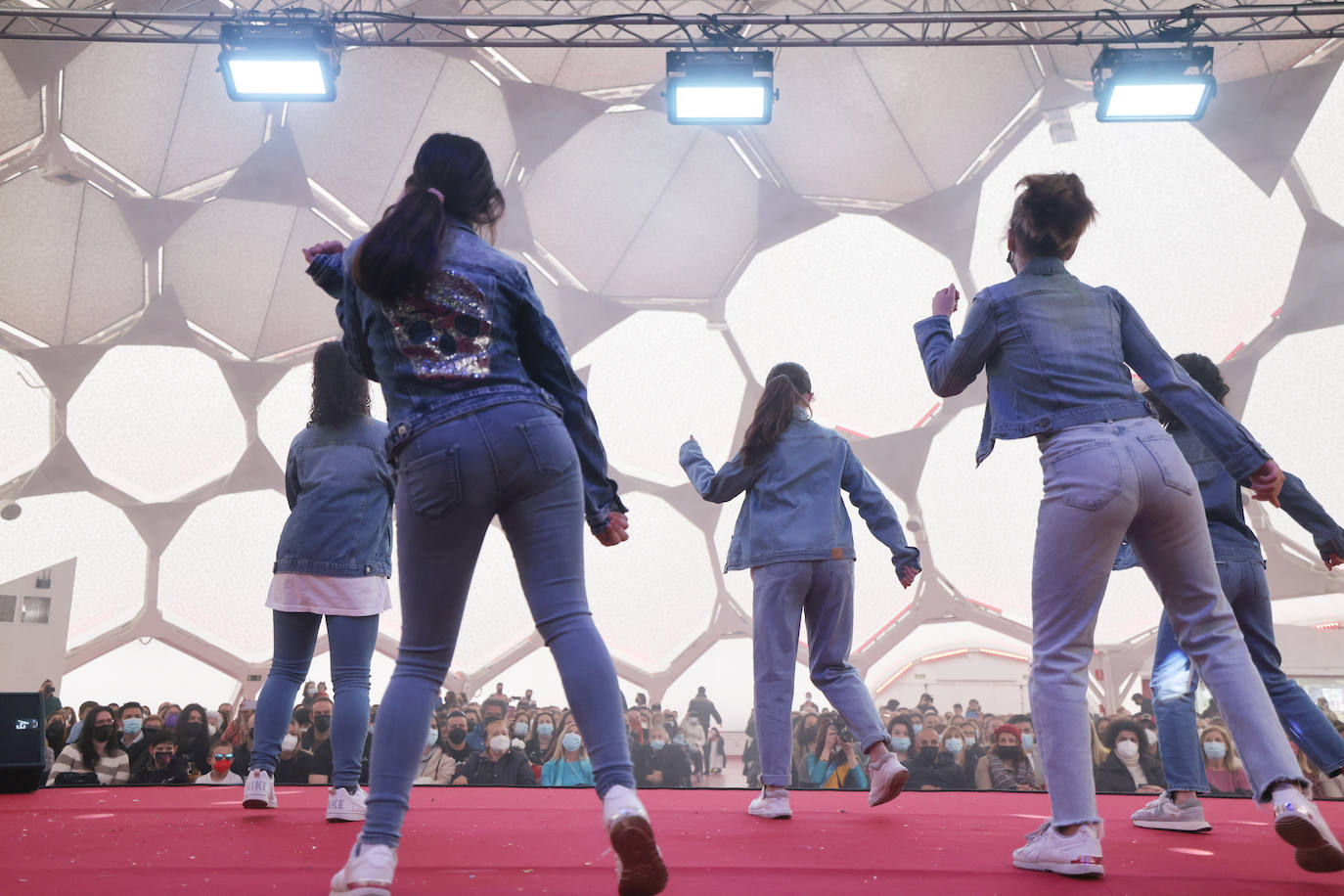 Fotos: Espectáculo de baile infantil en la Cúpula del Milenio de Valladolid