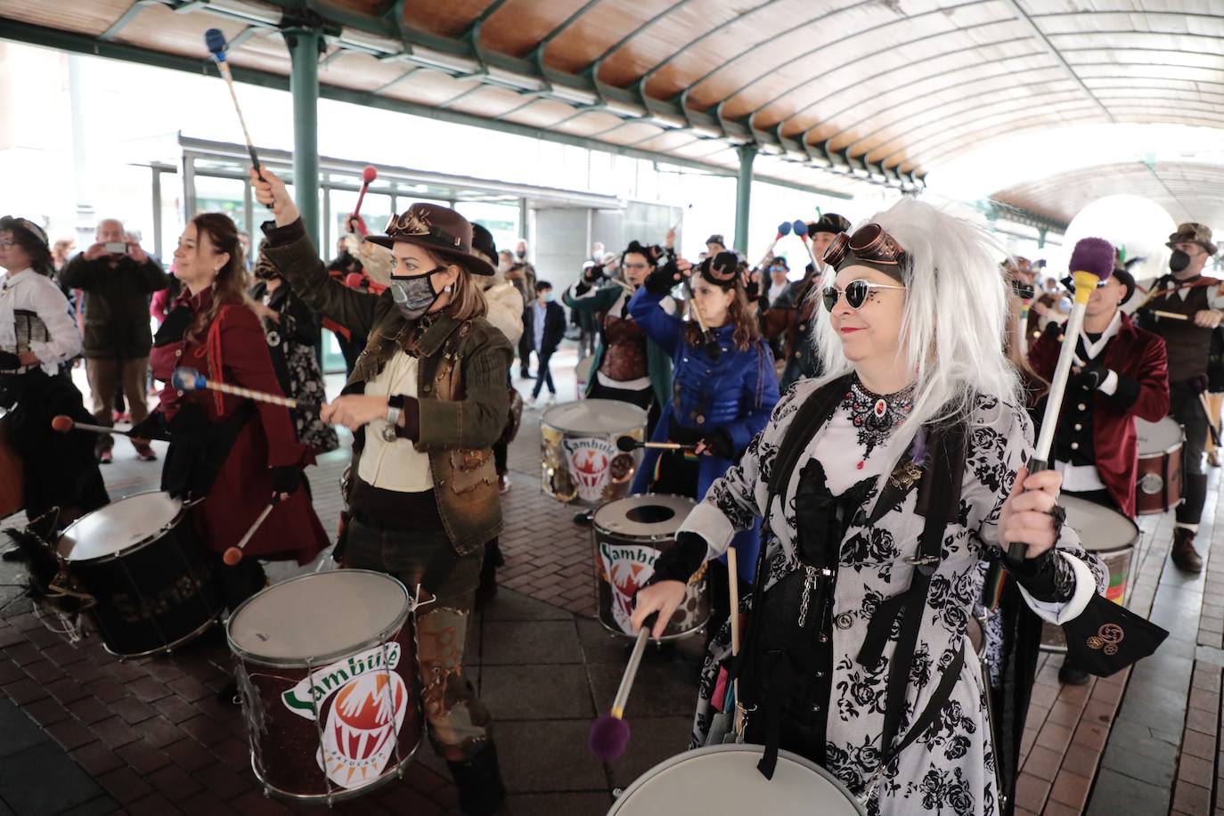 Fotos: Batucada carnavalera en el centro de Valladolid