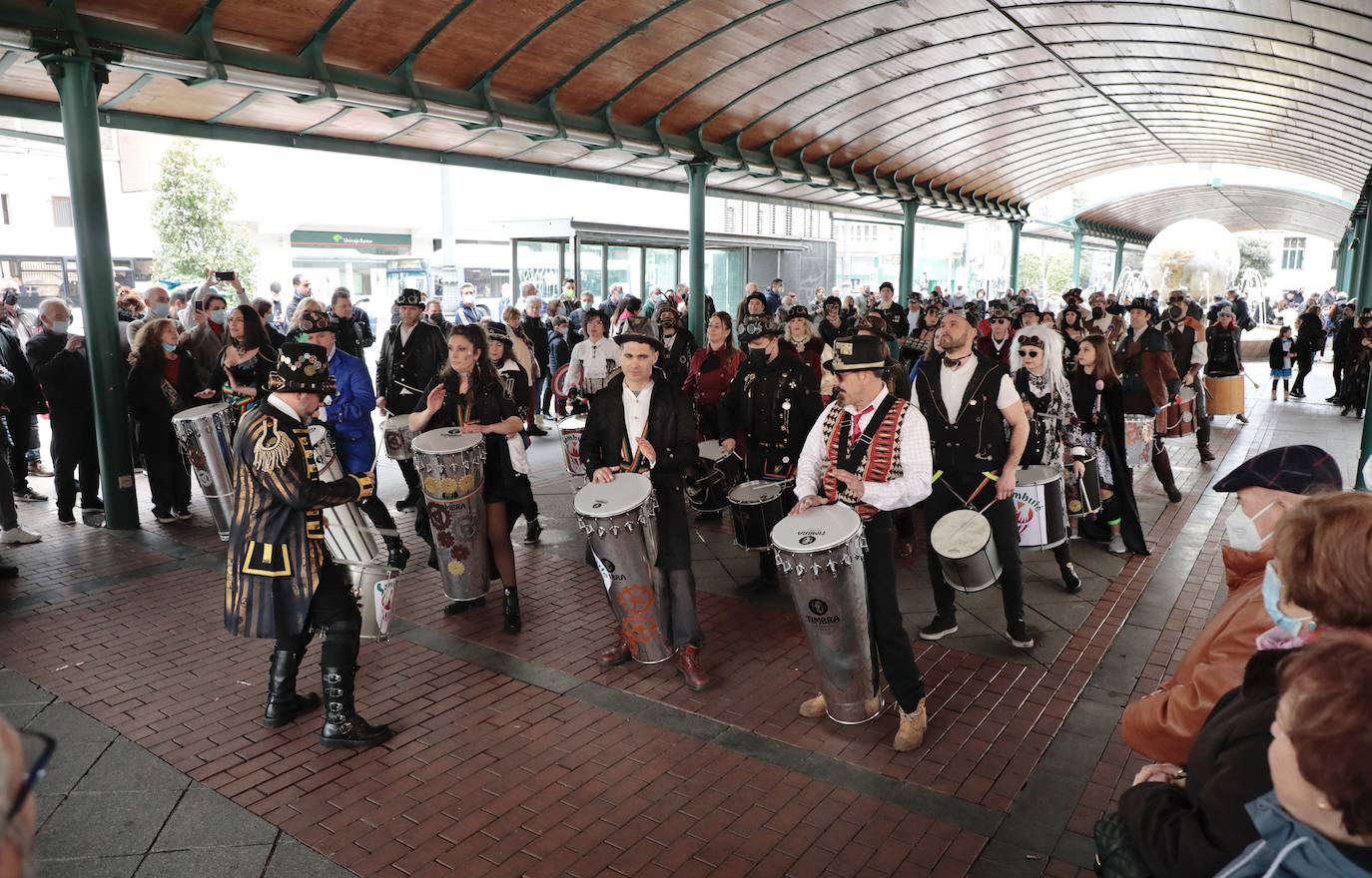 Fotos: Batucada carnavalera en el centro de Valladolid