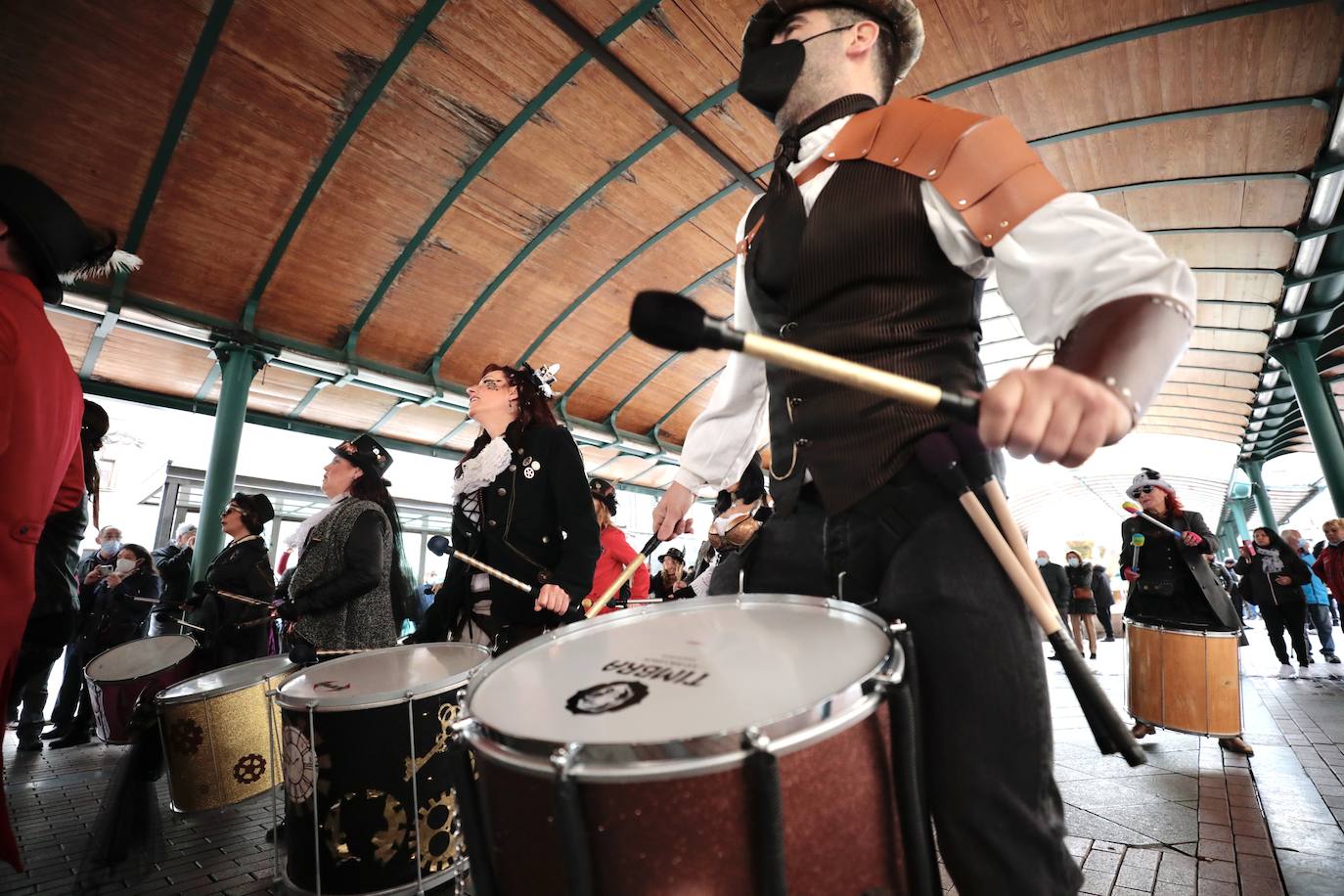 Fotos: Batucada carnavalera en el centro de Valladolid