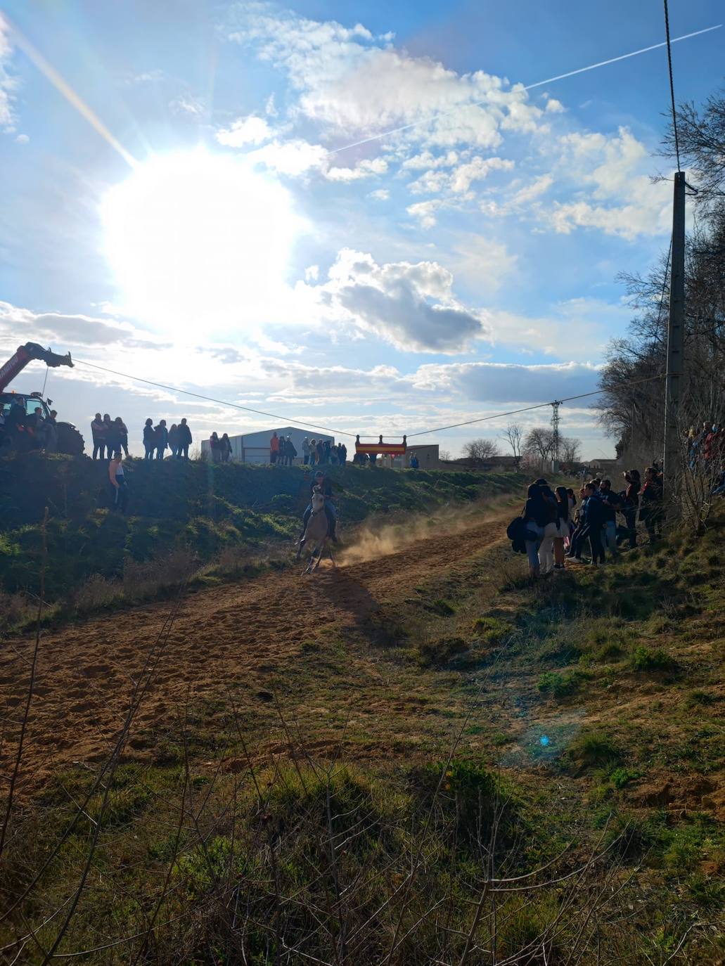 Fotos: Los quintos de Tordehumos y Villafrechós renuevan la tradición del Domingo Gordo