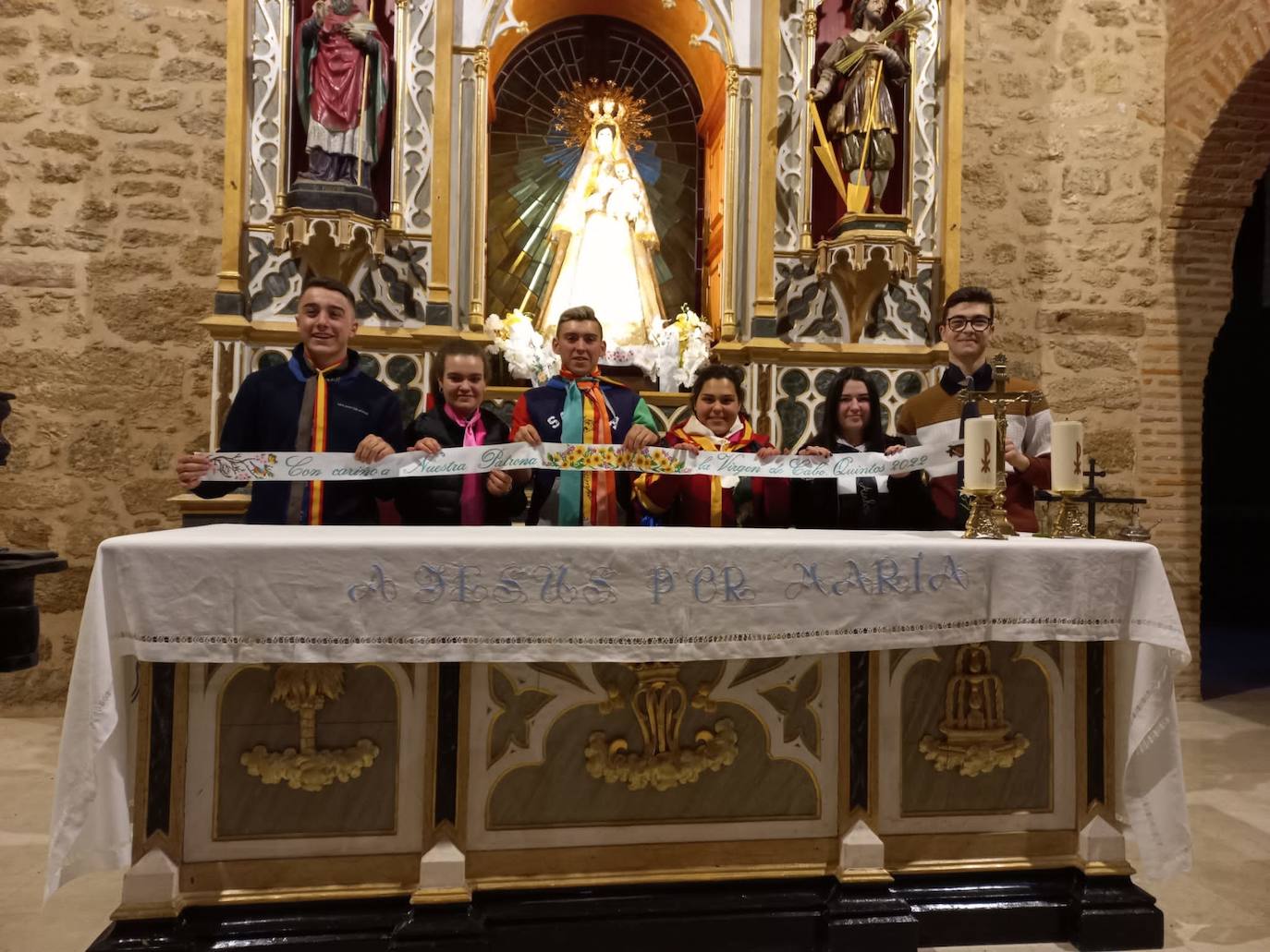 Fotos: Los quintos de Tordehumos y Villafrechós renuevan la tradición del Domingo Gordo