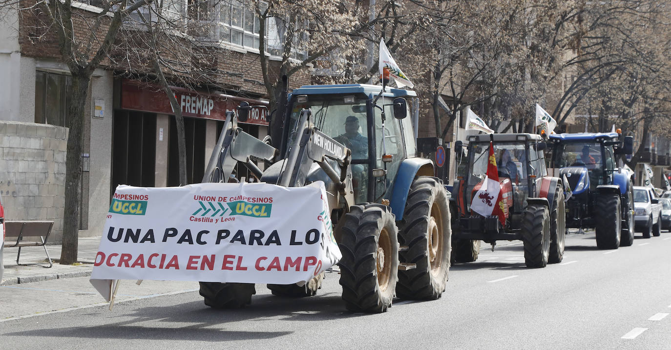 Fotos: Tractorada en Palencia contra los elevados costes de producción