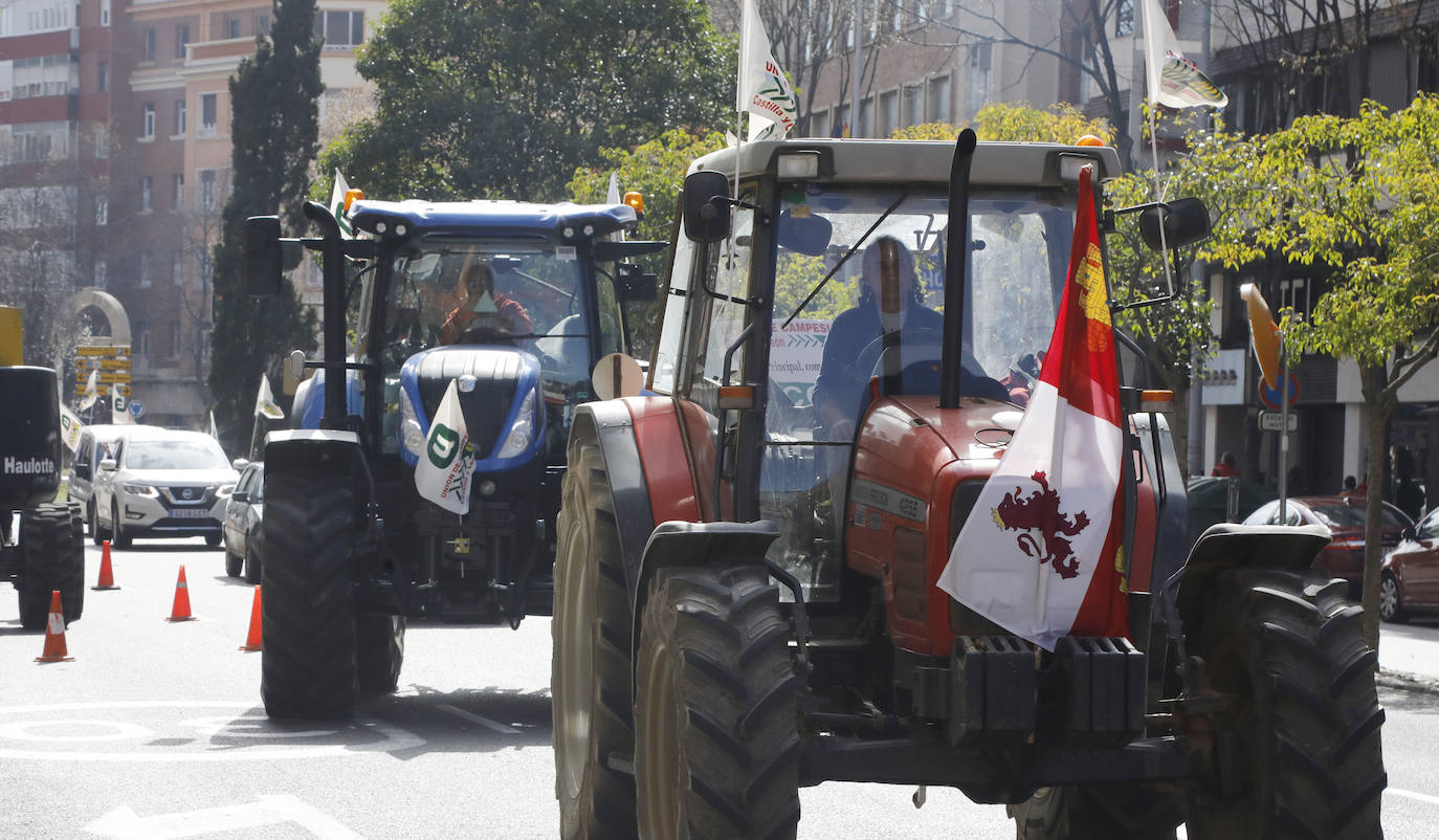 Fotos: Tractorada en Palencia contra los elevados costes de producción