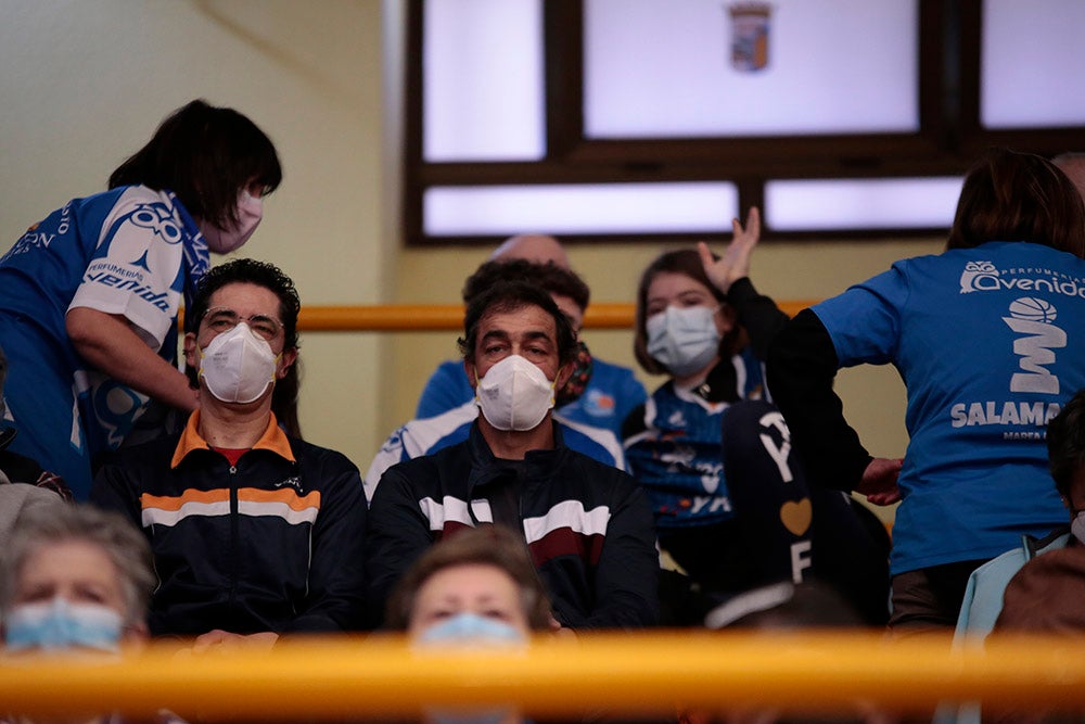 El ambiente carnavalero se hace notar en Würzburg para seguir manteniendo, y reforzando, el disfraz de líder del conjunto azulón