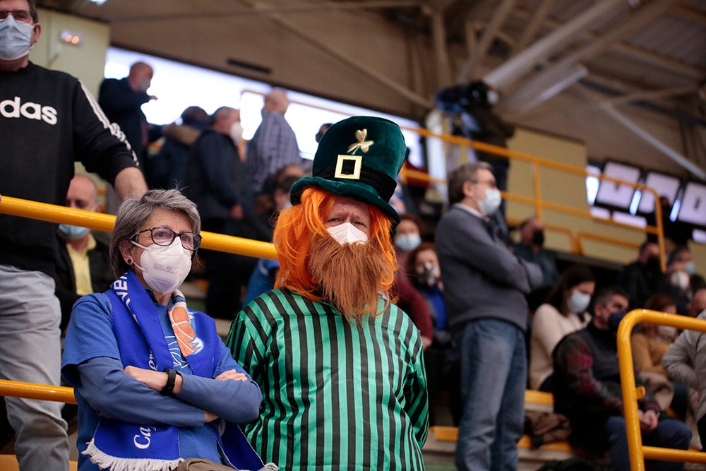 El ambiente carnavalero se hace notar en Würzburg para seguir manteniendo, y reforzando, el disfraz de líder del conjunto azulón