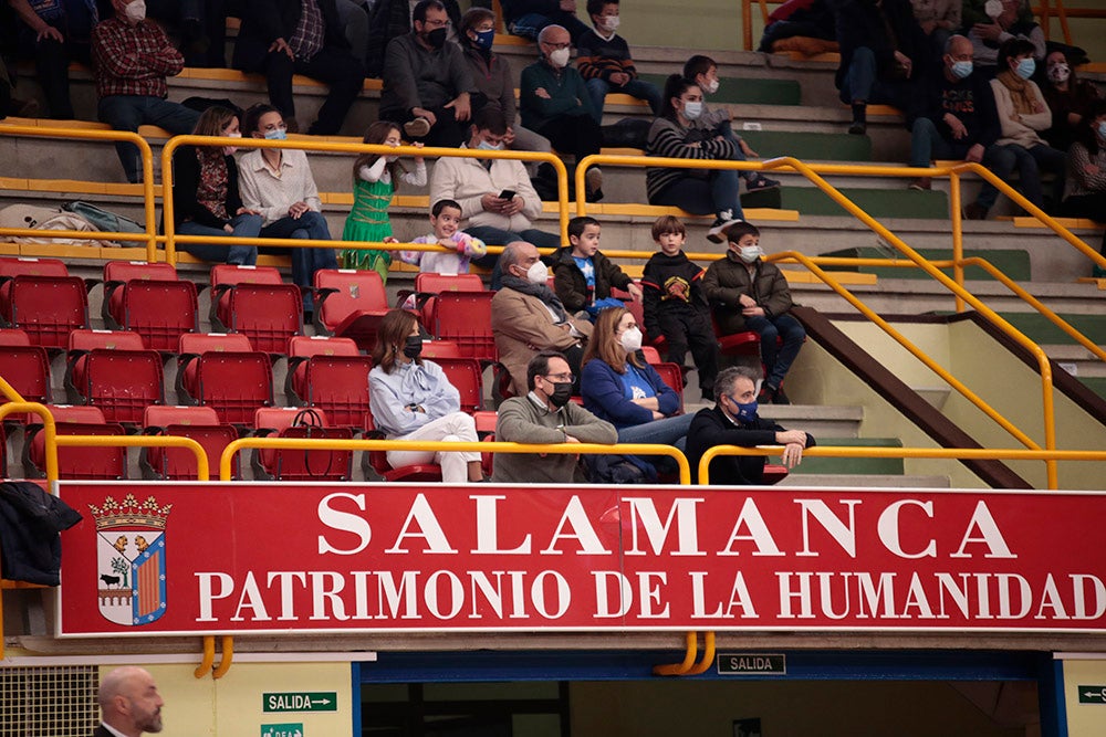 El ambiente carnavalero se hace notar en Würzburg para seguir manteniendo, y reforzando, el disfraz de líder del conjunto azulón