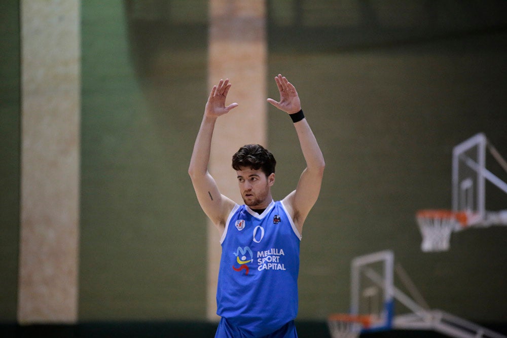 El Aquimisa Carbajosa revive en el aplazado ante Melilla con Avelino y Barrueco en el banco (97-68)