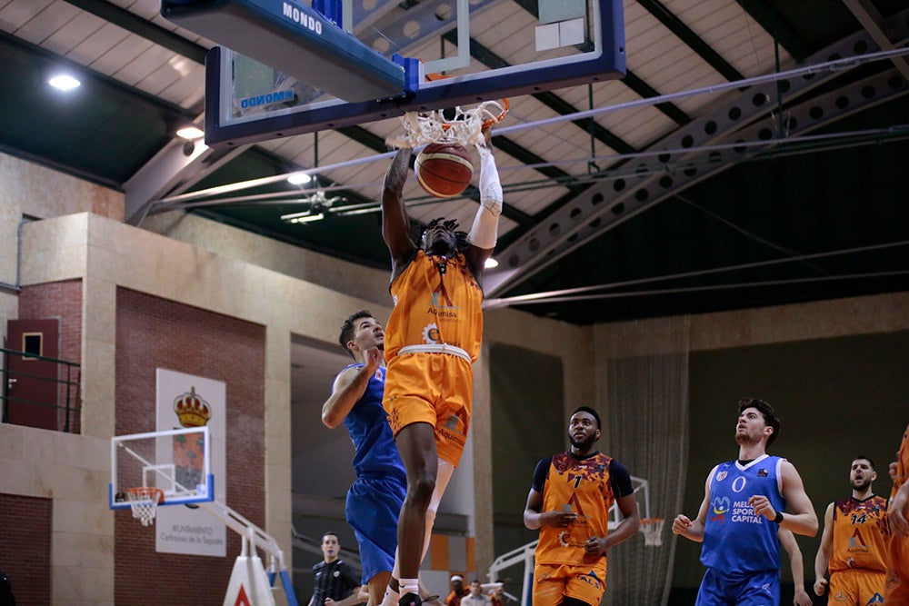 El Aquimisa Carbajosa revive en el aplazado ante Melilla con Avelino y Barrueco en el banco (97-68)