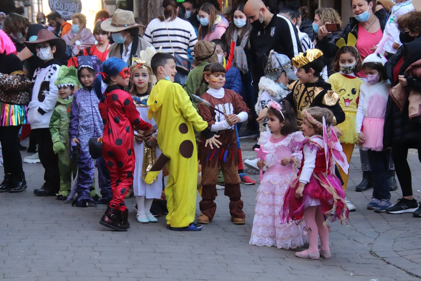 Los pueblos de Valladolid han salido este lunes a la calle para celebrar el carnaval. 