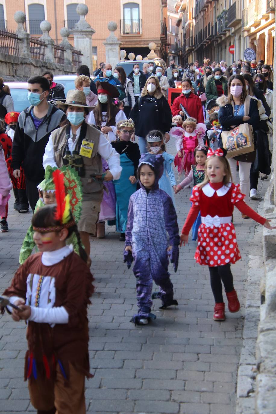 Los pueblos de Valladolid han salido este lunes a la calle para celebrar el carnaval. 