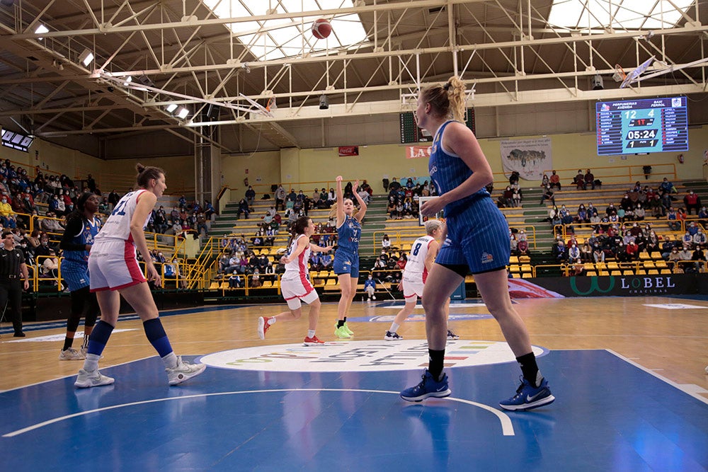 El CB Avenida se hace más líder ante el colista Ferrol (85-51)